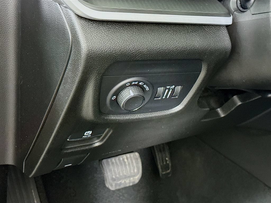 Used 2025 Jeep Grand Cherokee Laredo X AWD/4WD image 19