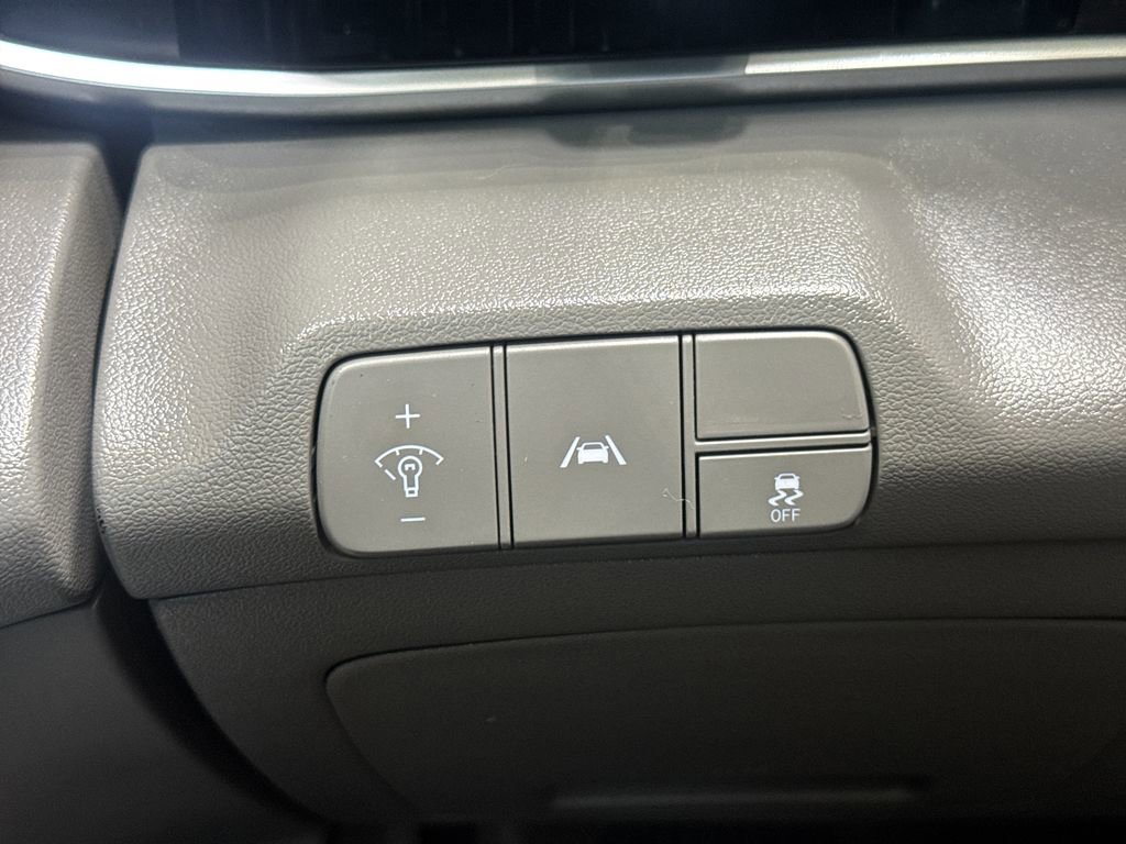 Used 2023 Hyundai Elantra SEL w/ Cargo Package image 28