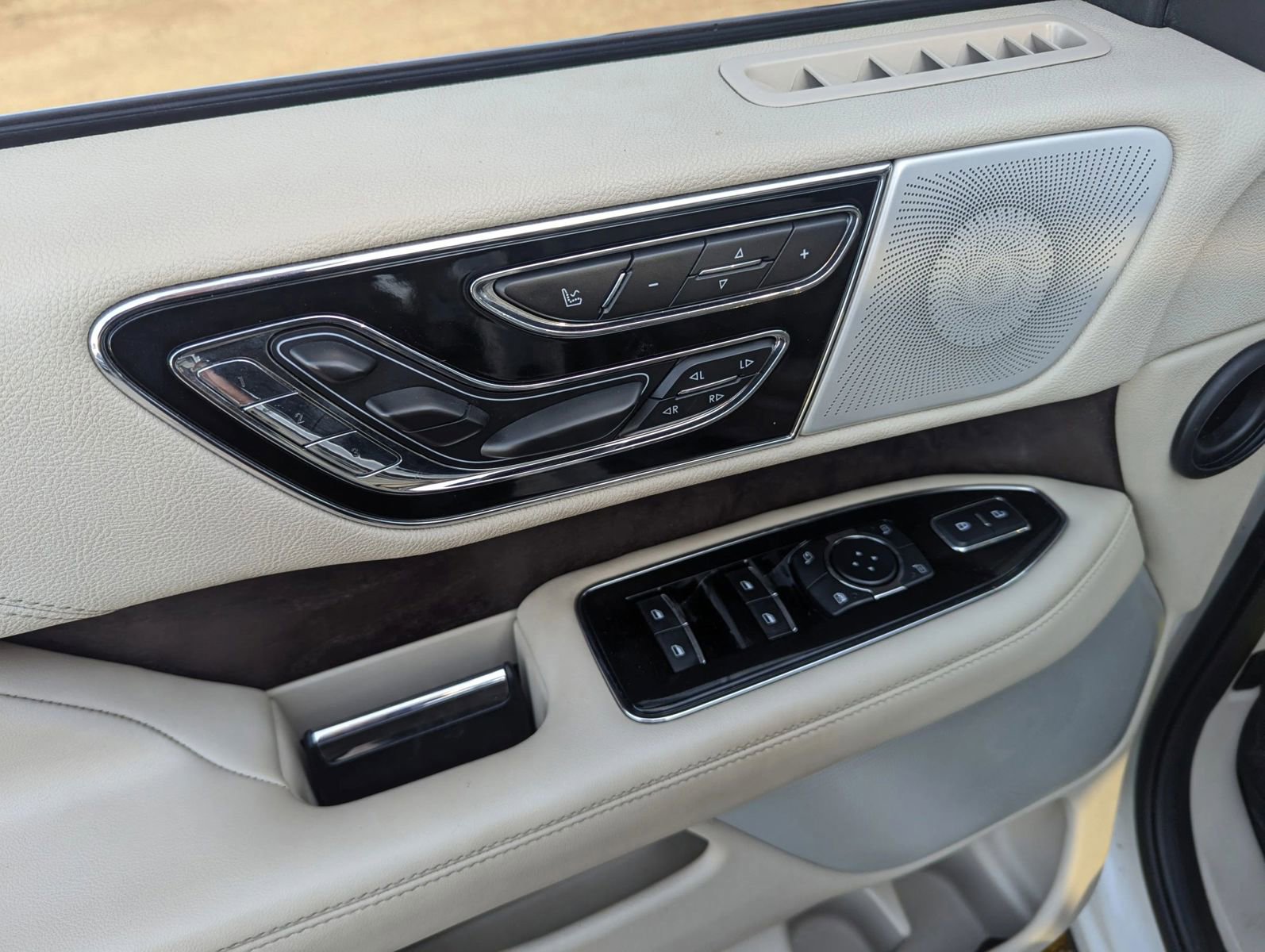 Used 2021 Lincoln Navigator L Reserve image 13