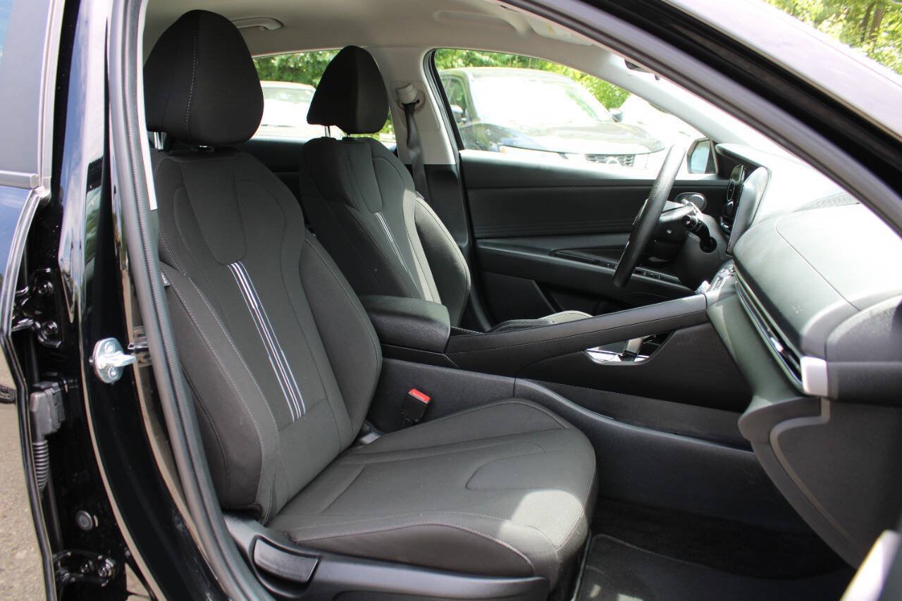 Used 2024 Hyundai Elantra SEL FWD image 31