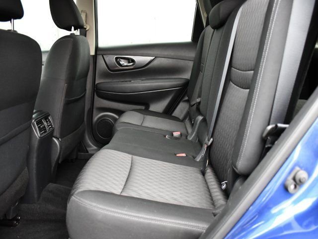 Used 2017 Nissan Rogue SV w/ SV Premium Package image 15