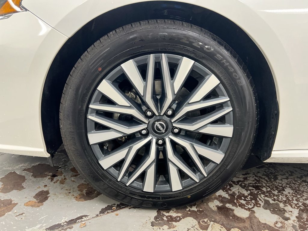 Used 2024 Nissan Altima 2.5 SV FWD image 26