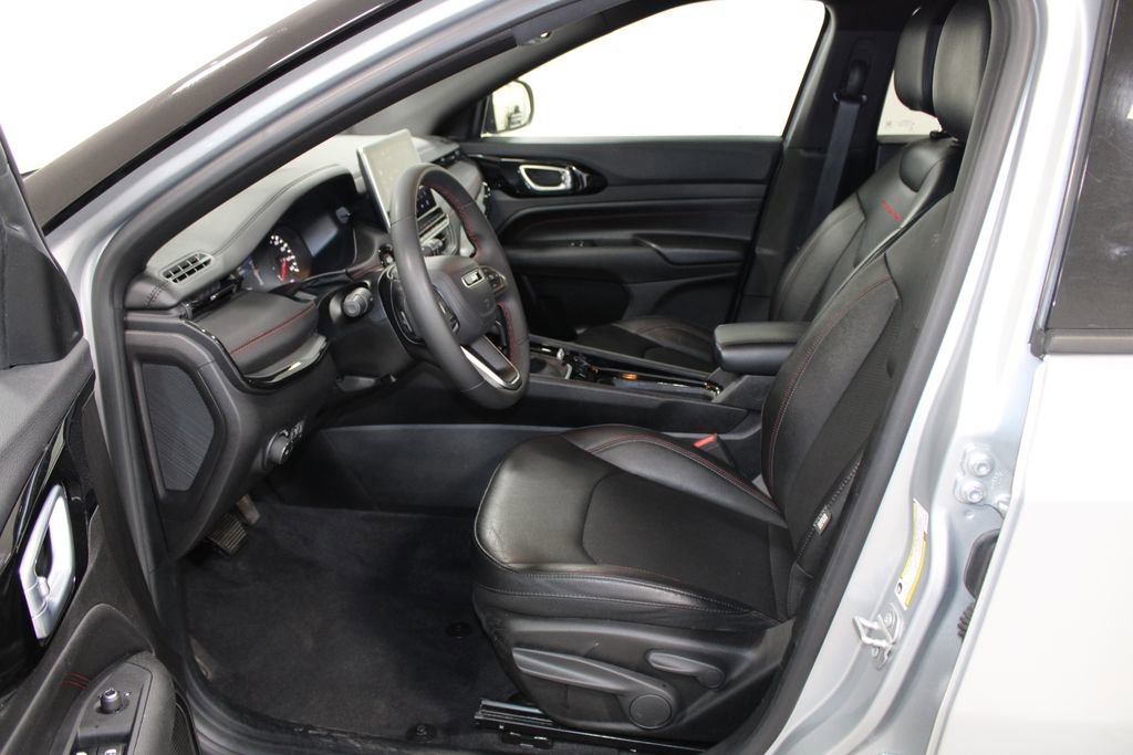 Used 2025 Jeep Compass Trailhawk image 21