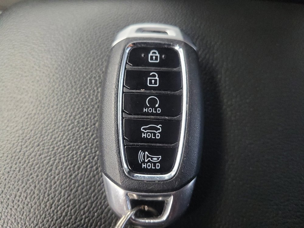 Used 2022 Hyundai Elantra SEL w/ Convenience + Premium Package image 32