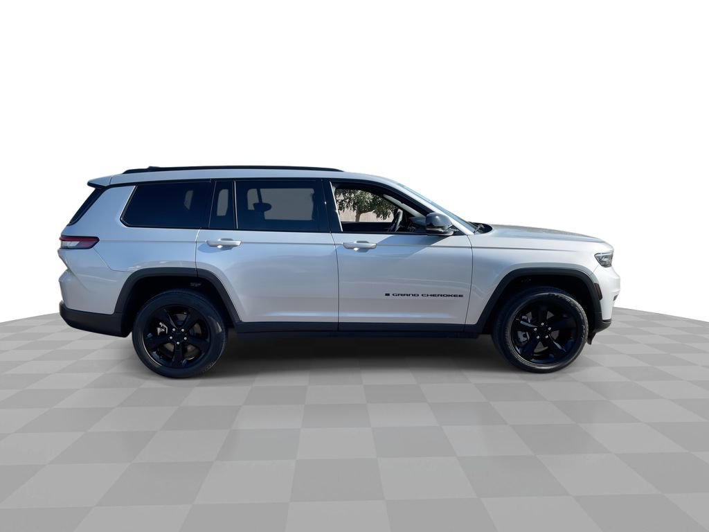 Used 2023 Jeep Grand Cherokee L Laredo image 9