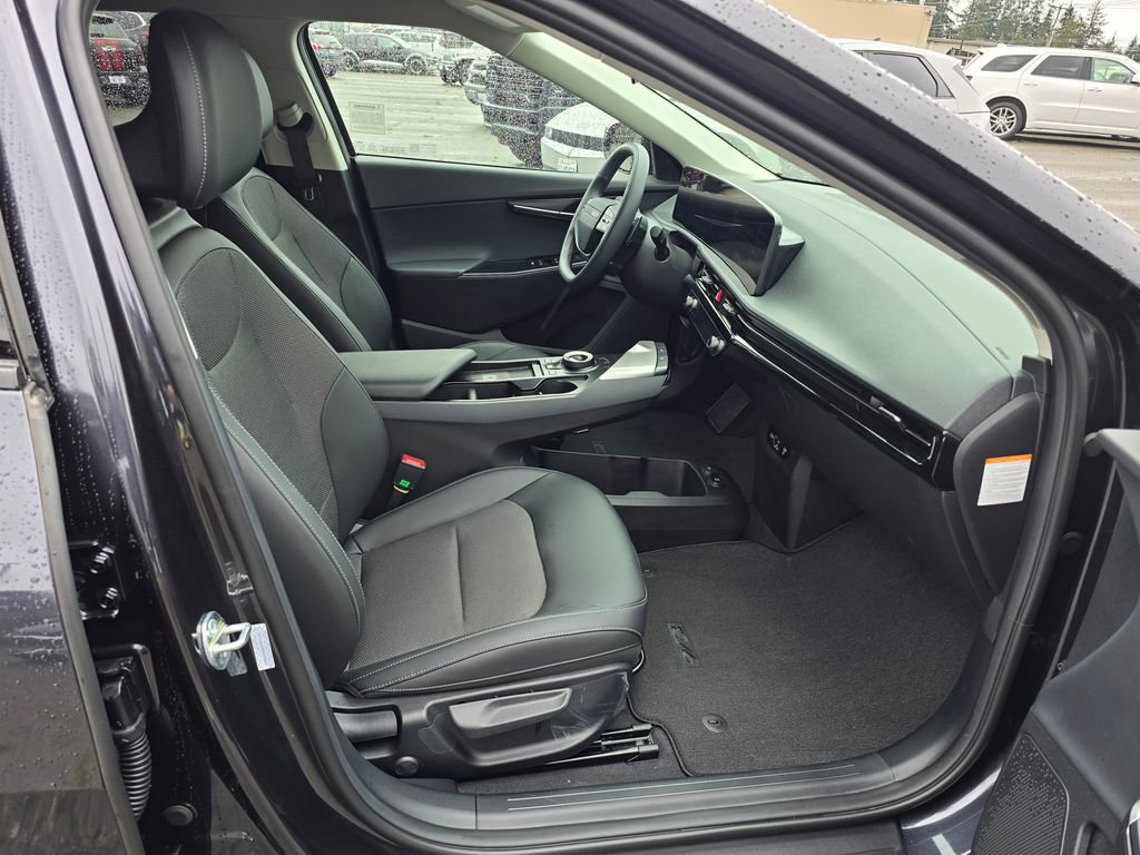 Used 2025 Kia EV6 Light w/ Light LR Technology Package image 11