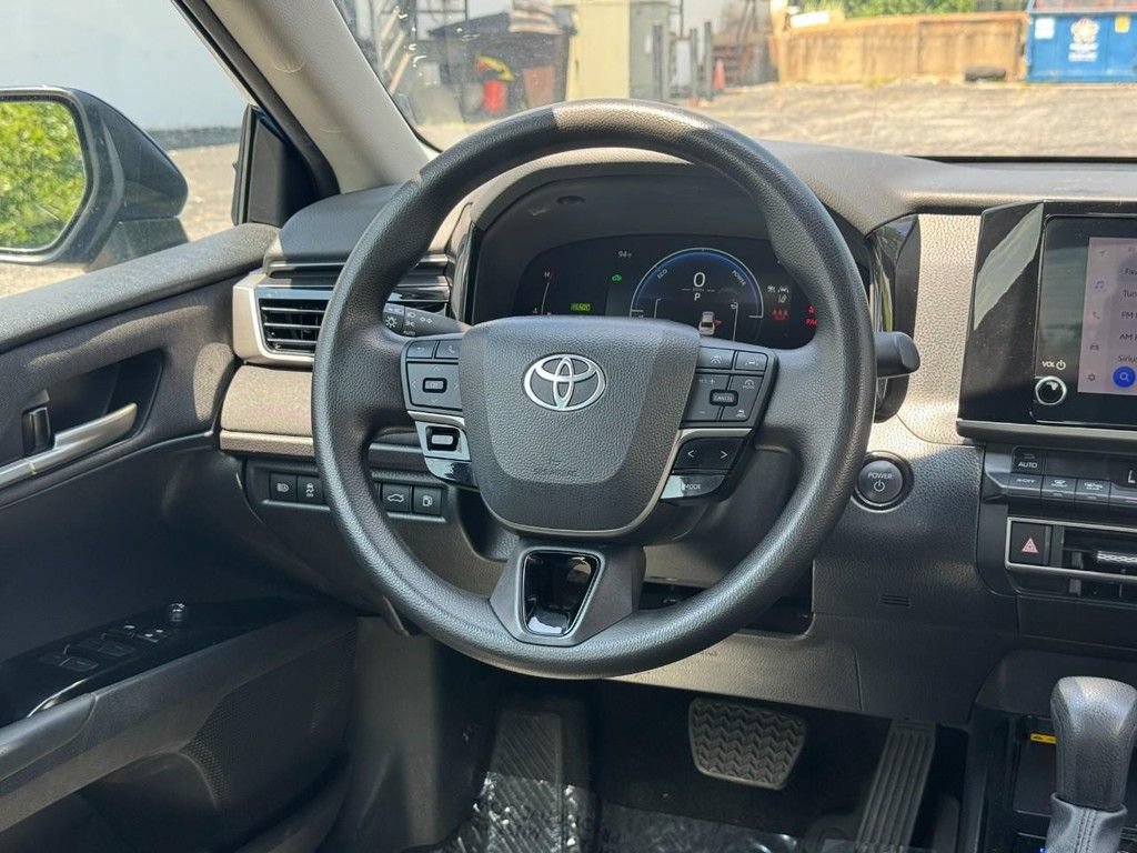 Used 2025 Toyota Camry LE FWD image 18