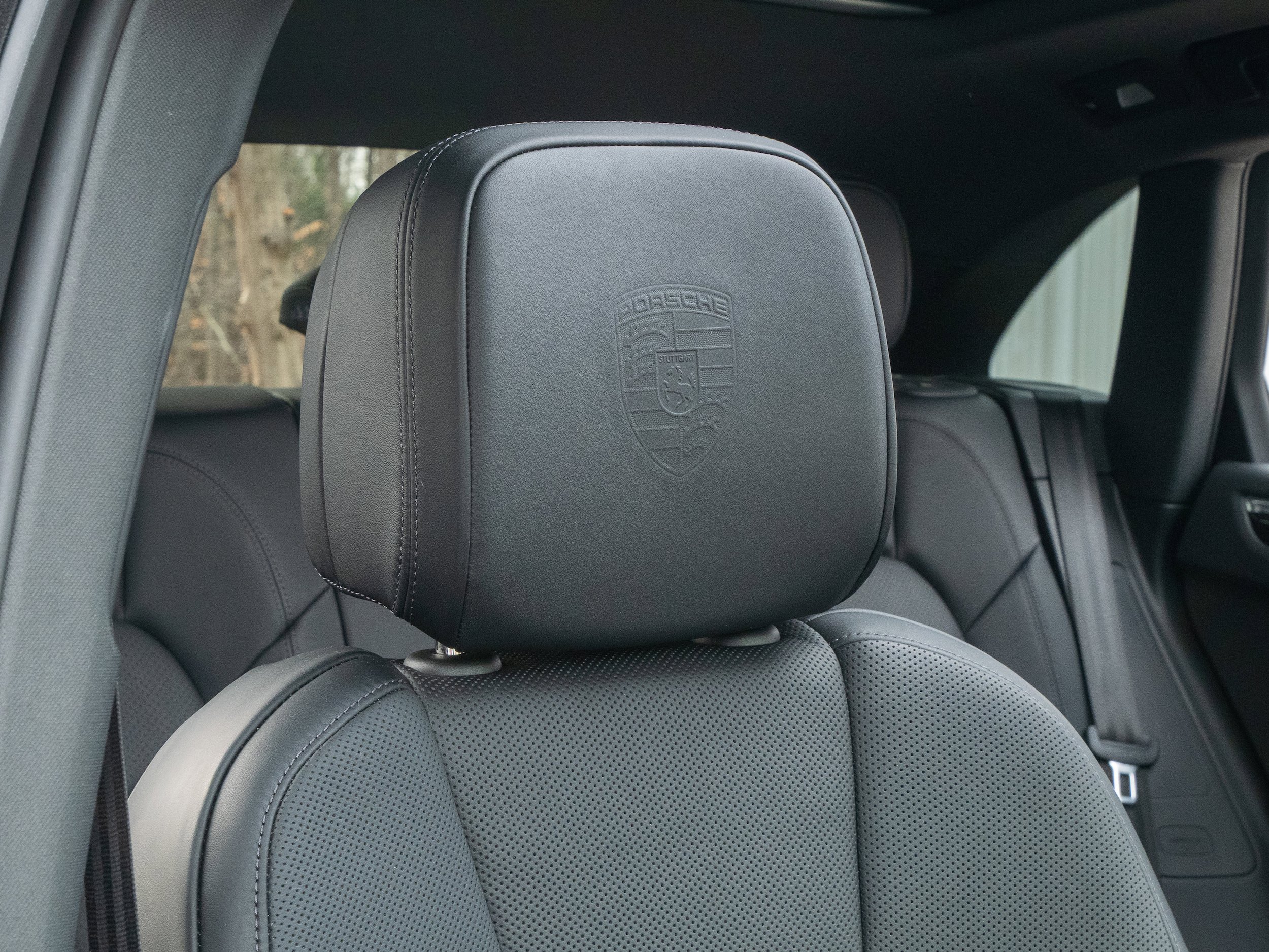 Certified 2025 Porsche Macan AWD/4WD image 31