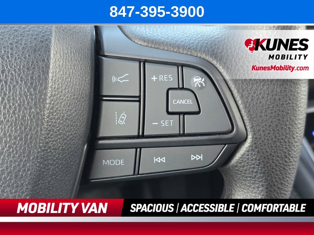 Used 2026 Toyota Sienna LE FWD image 45