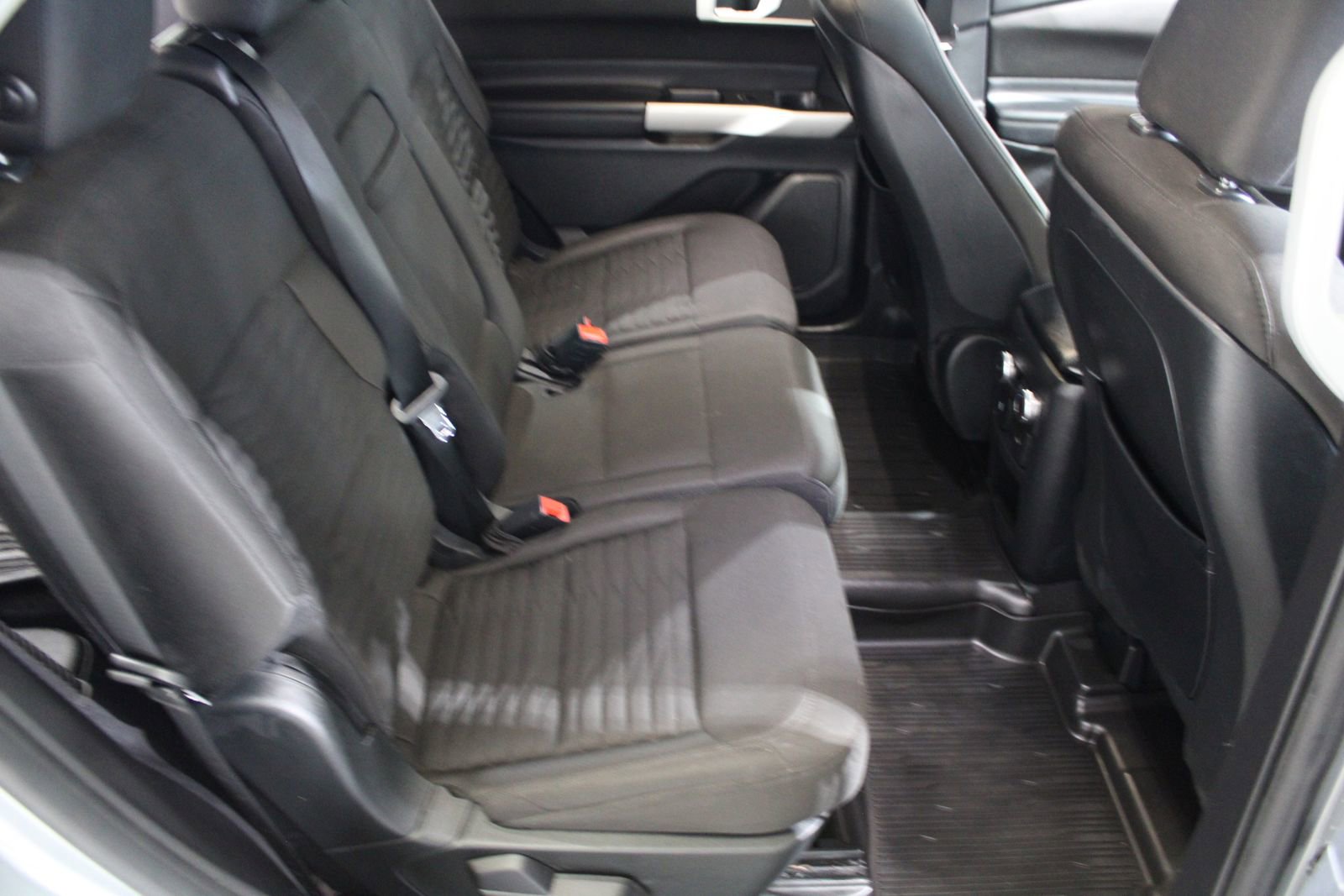 Used 2020 Ford Explorer XLT image 35