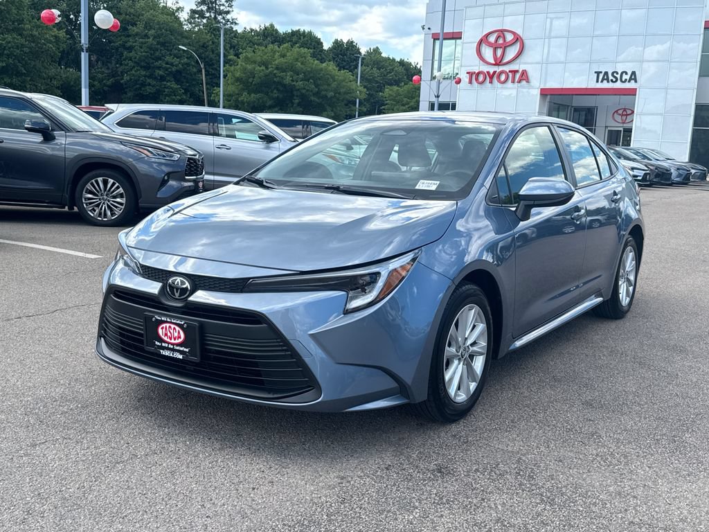 Used 2026 Toyota Corolla LE w/ LE Premium Package FWD image 3