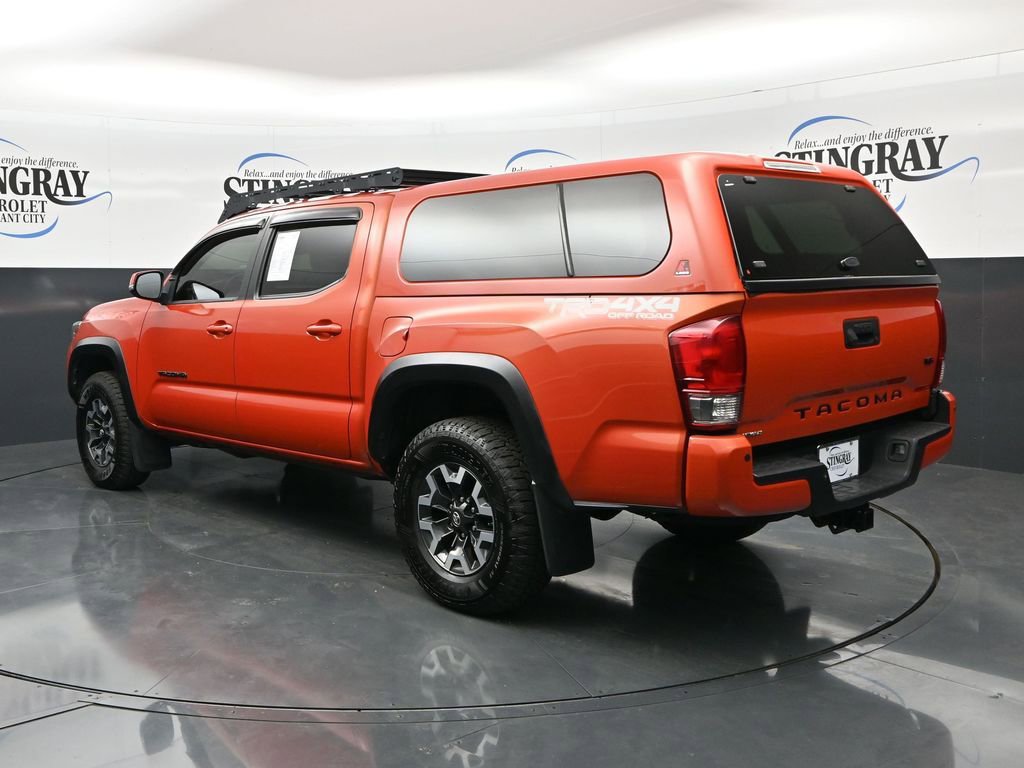 Used 2017 Toyota Tacoma TRD Off-Road image 5
