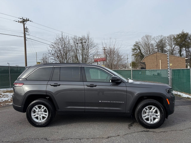 Used 2025 Jeep Grand Cherokee Laredo image 5