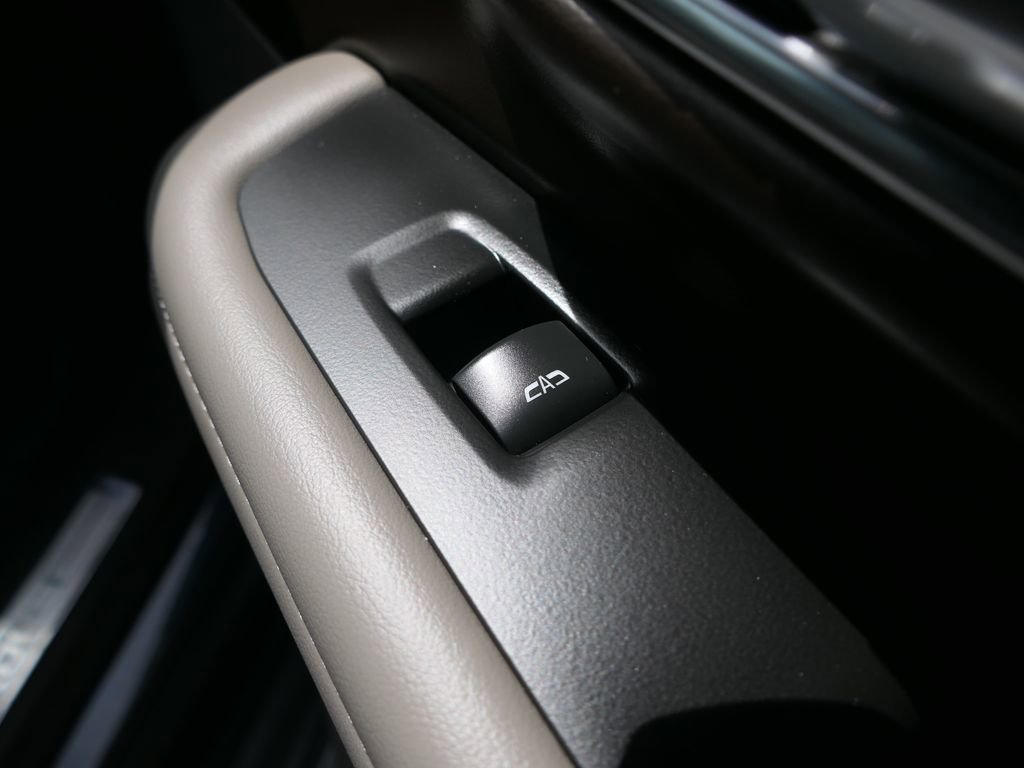 Used 2021 Chevrolet Tahoe LT w/ LT Signature Package image 26