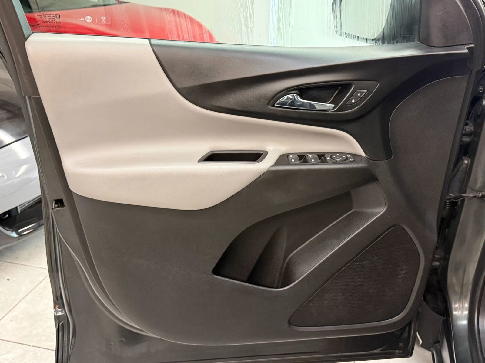 Used 2018 Chevrolet Equinox LS AWD/4WD image 16