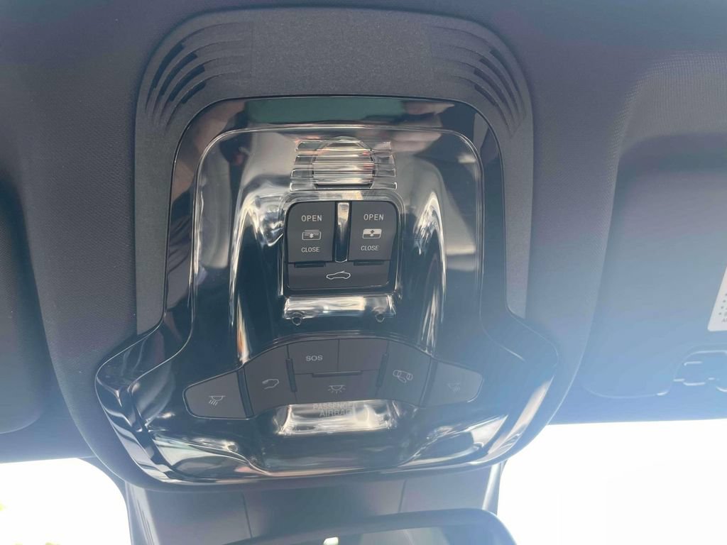Used 2025 Alfa Romeo Giulia AWD image 31