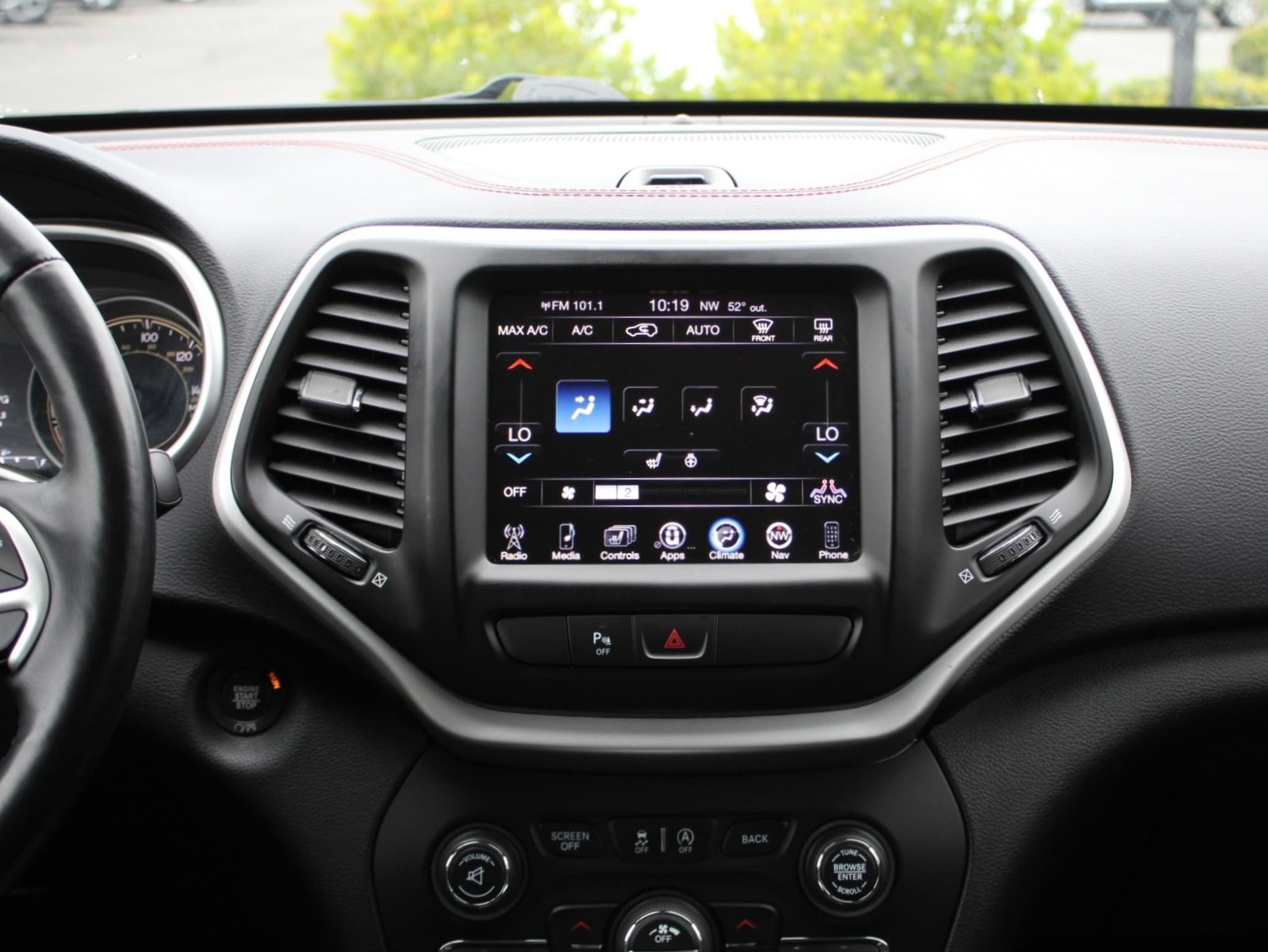 Used 2018 Jeep Cherokee Trailhawk w/ Comfort/Convenience Group AWD/4WD image 24