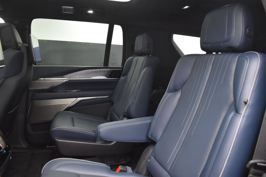 New 2026 Cadillac Escalade IQL Sport 2 w/ LPO, ONYX Package AWD/4WD image 28