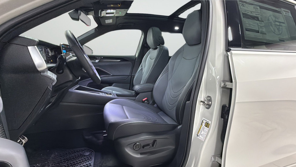 New 2026 Volkswagen Tiguan SE R-Line image 16