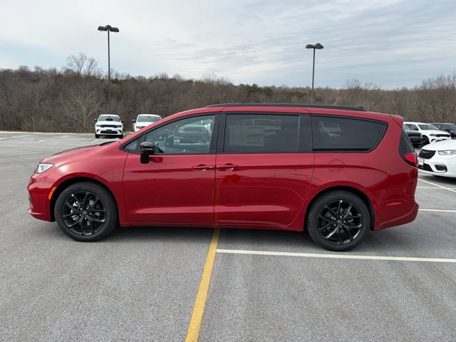 New 2026 Chrysler Pacifica Select w/ S Appearance Package FWD image 4