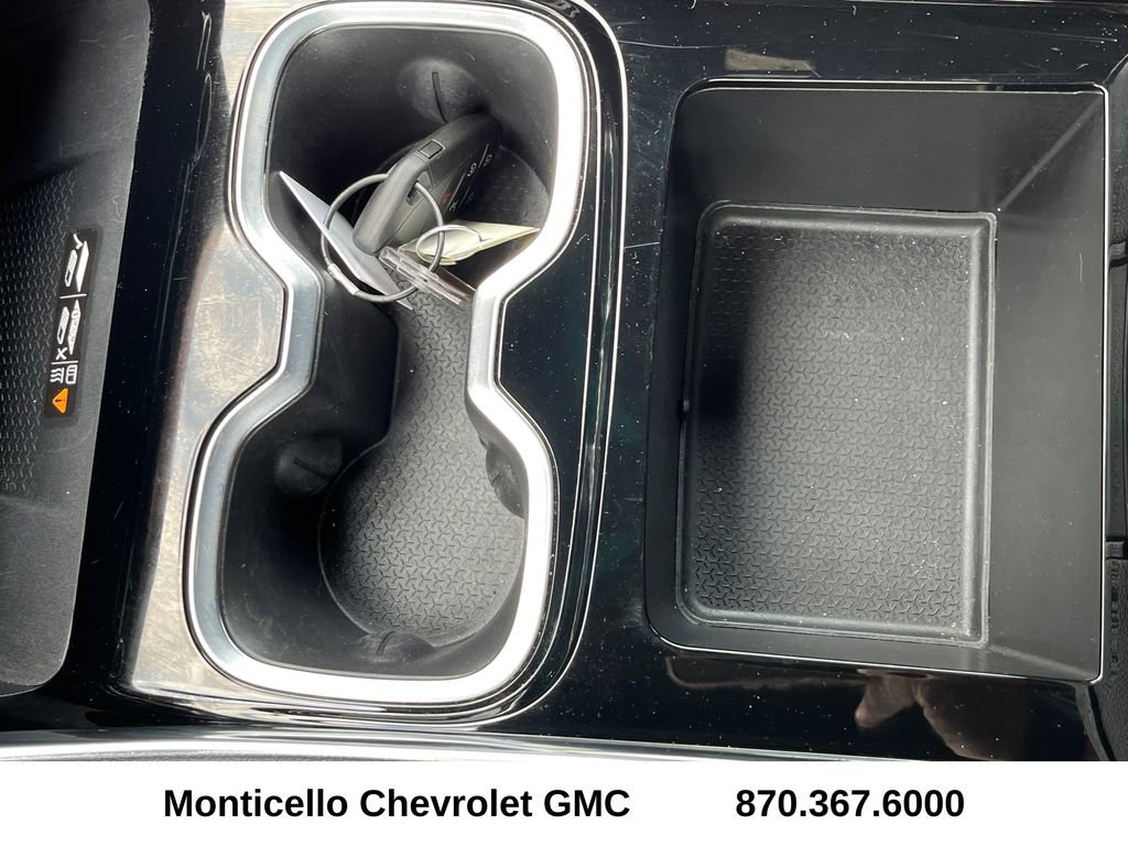 Used 2025 Chevrolet Traverse LT FWD image 20