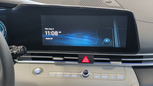 Certified 2025 Hyundai Elantra Limited FWD image 15