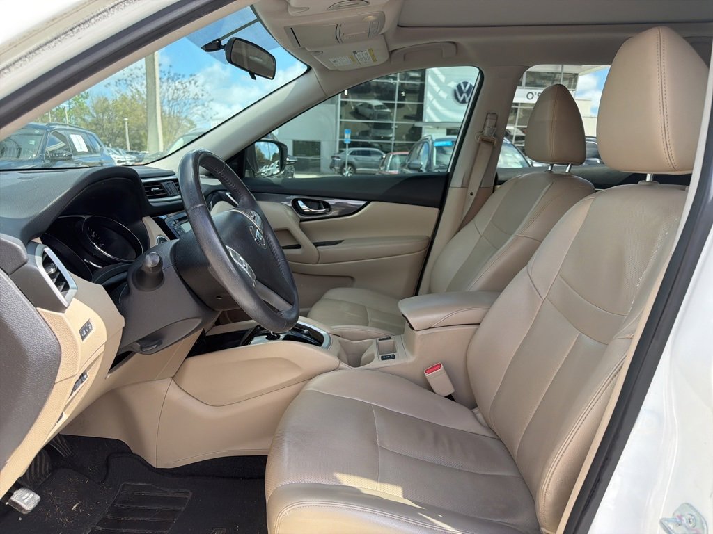 Used 2016 Nissan Rogue SL w/ SL Premium Package image 2