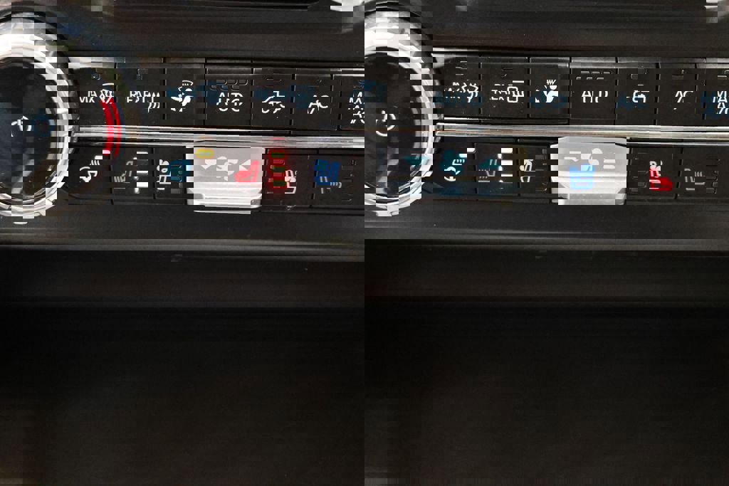 Used 2025 Ford F350 Platinum w/ Platinum Plus Package image 32