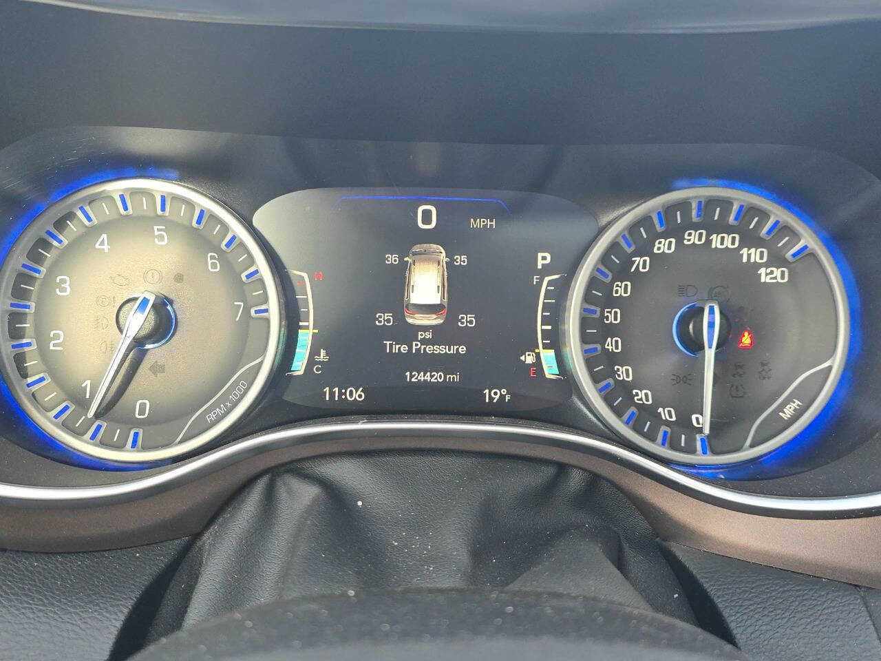 Used 2018 Chrysler Pacifica Touring-L Plus image 35