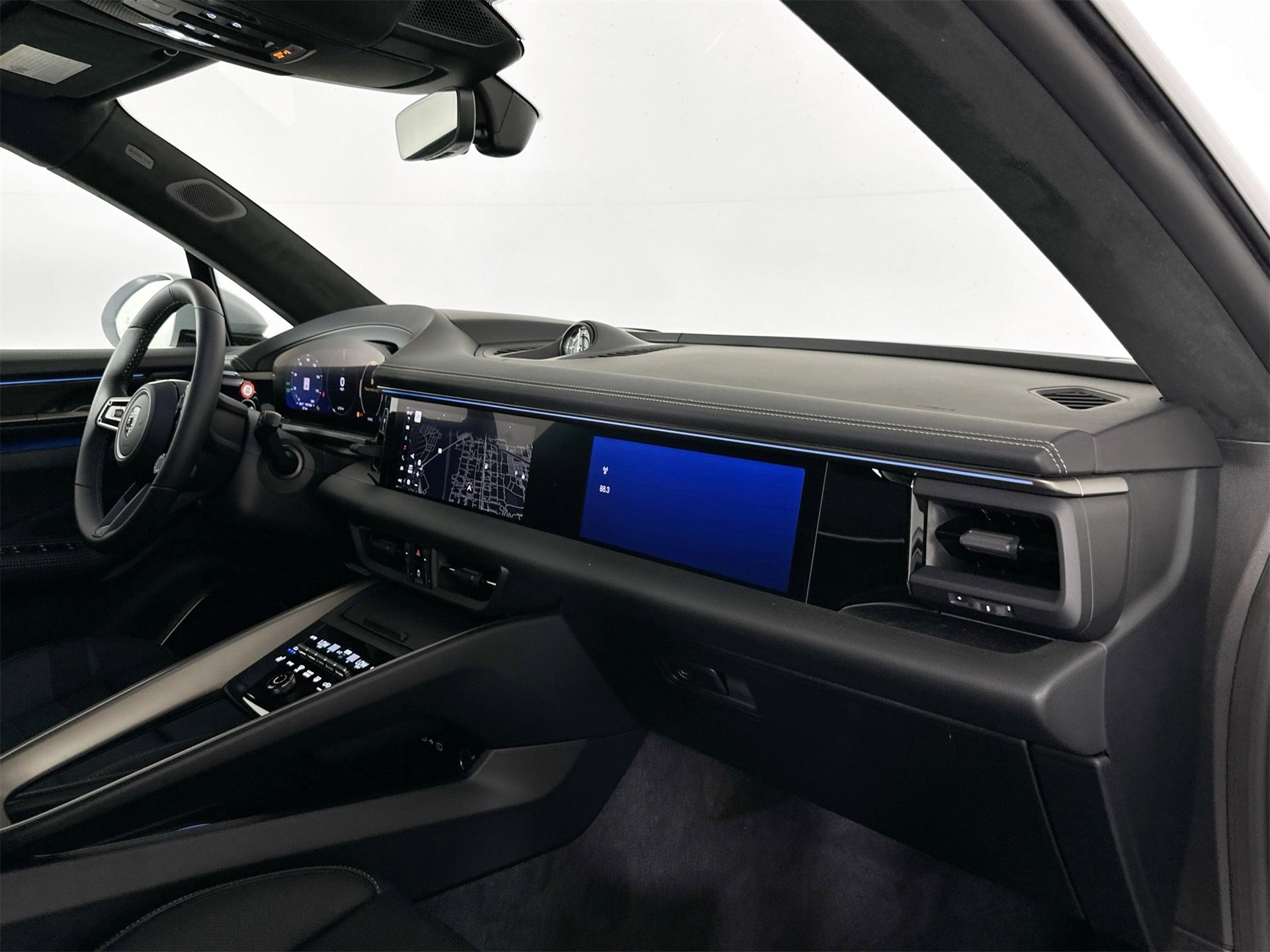 Certified 2025 Porsche Macan Turbo Electric image 31