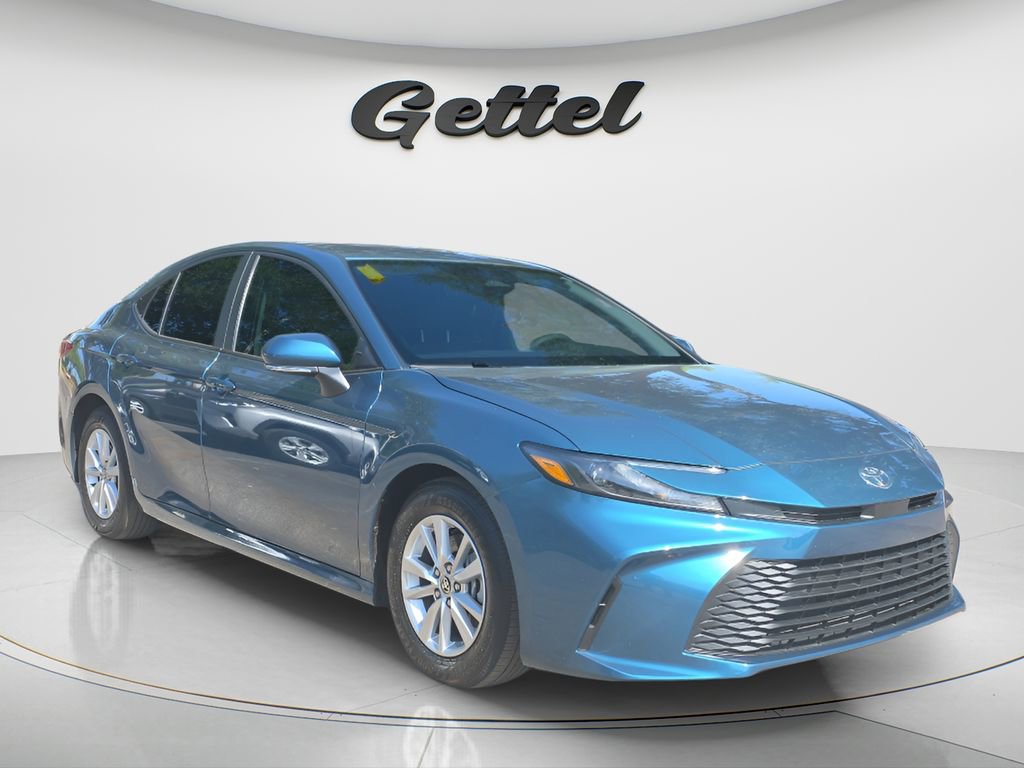 Used 2025 Toyota Camry Hybrid FWD image 2