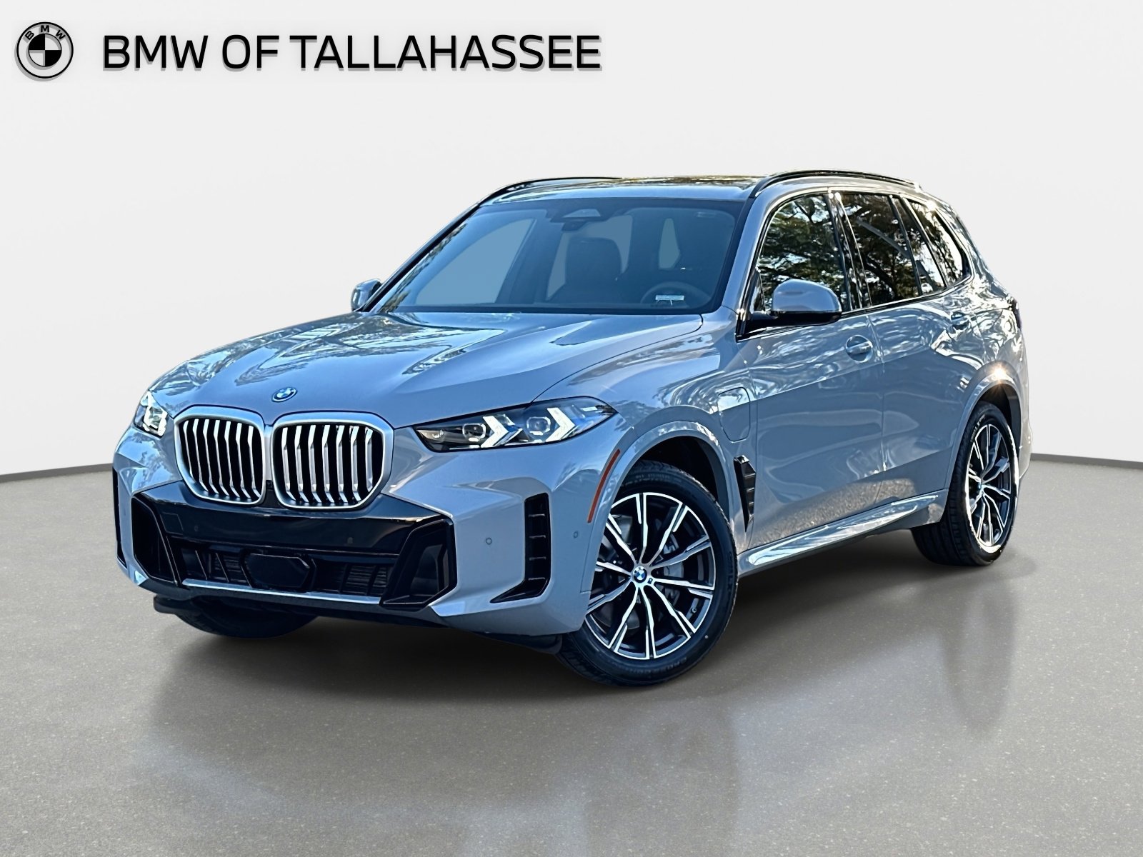 New 2026 BMW X5 xDrive50e w/ M Sport Package AWD/4WD image 1