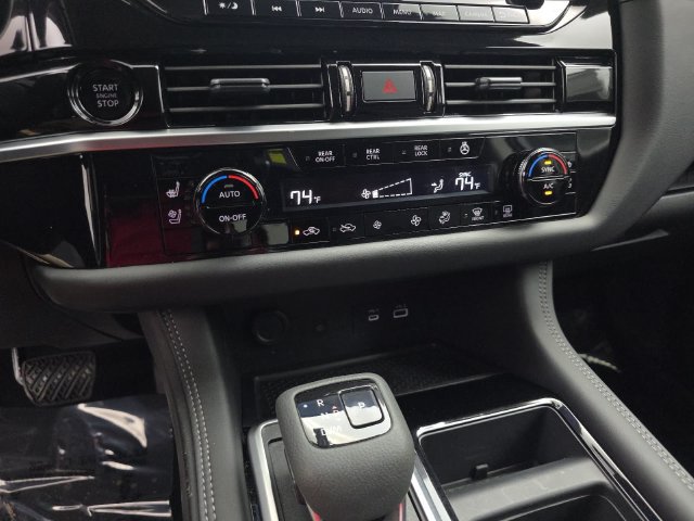 Used 2025 Nissan Pathfinder Platinum FWD image 24