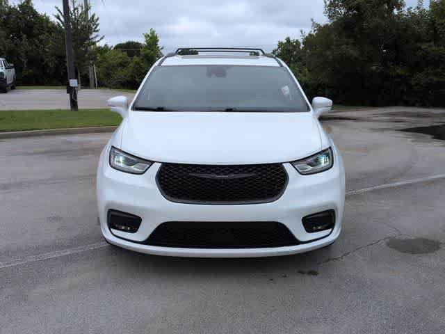 Used 2022 Chrysler Pacifica Limited w/ Uconnect Theater Family Group AWD/4WD image 3