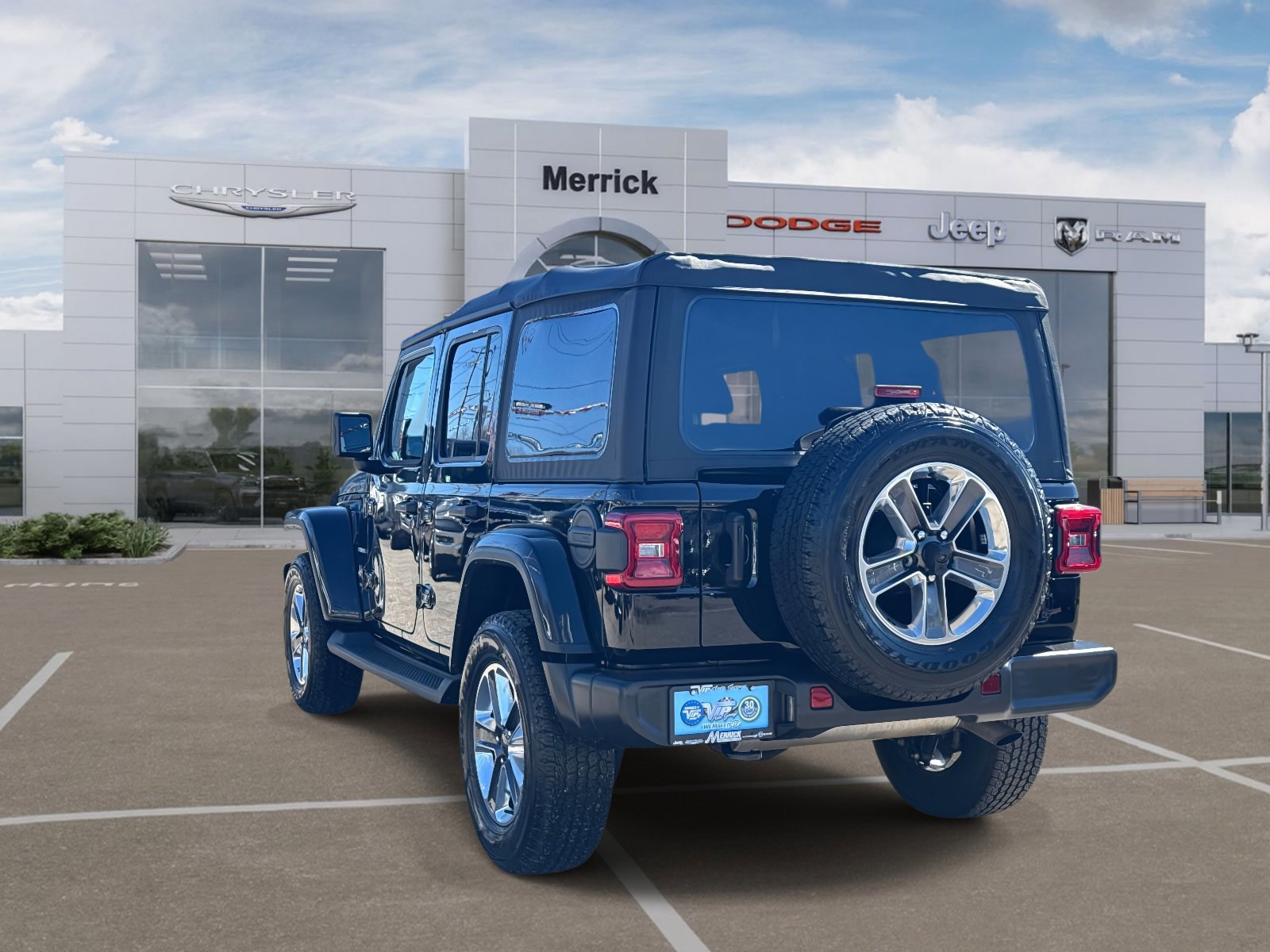 Used 2022 Jeep Wrangler Unlimited Sahara w/ LED Lighting Group AWD/4WD image 8