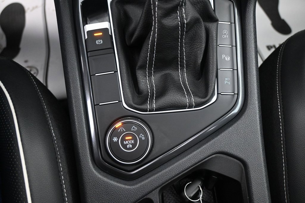 Used 2024 Volkswagen Tiguan SEL R-Line image 15