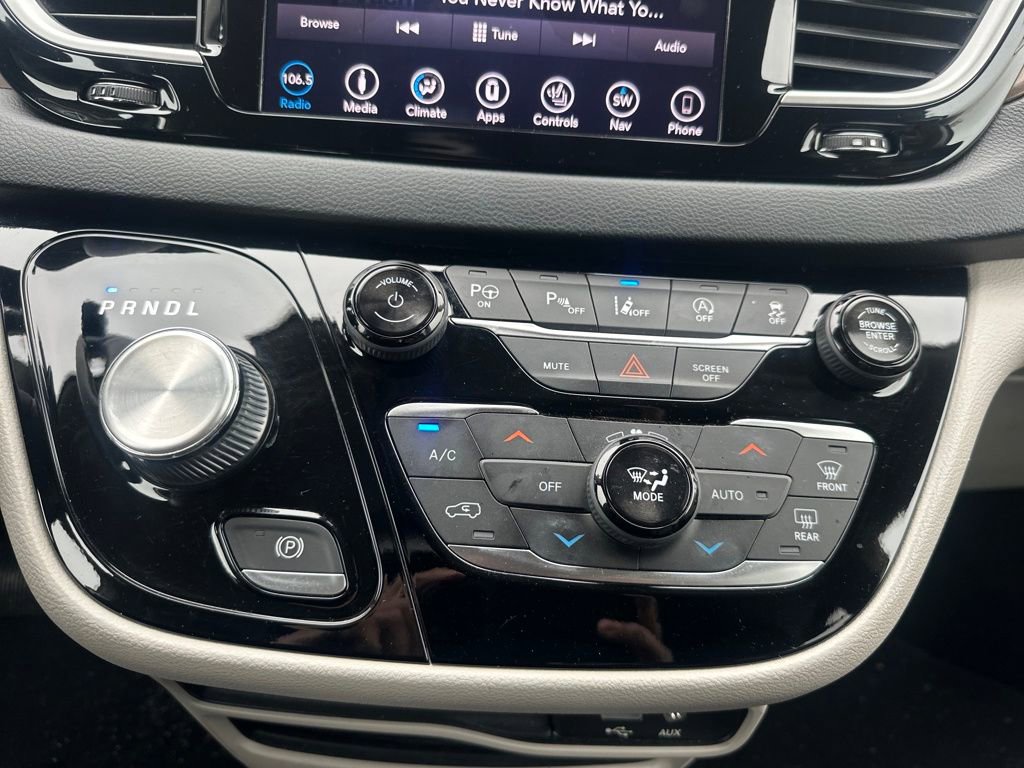 Used 2019 Chrysler Pacifica Touring-L w/ Advanced Safetytec Group image 17