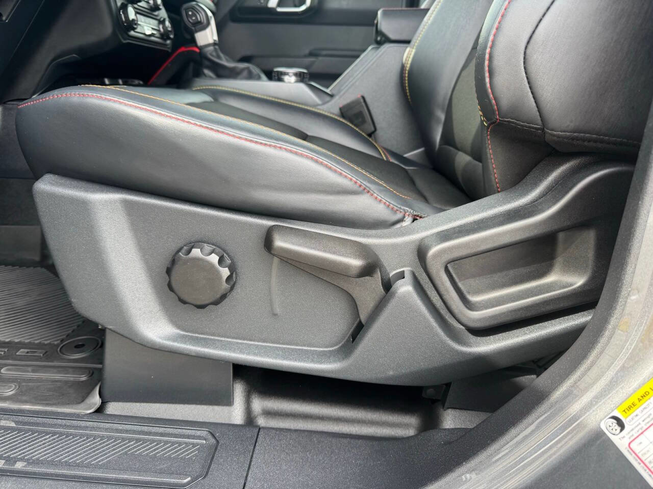 Used 2025 Ford Bronco Big Bend w/ Black Diamond Package image 14