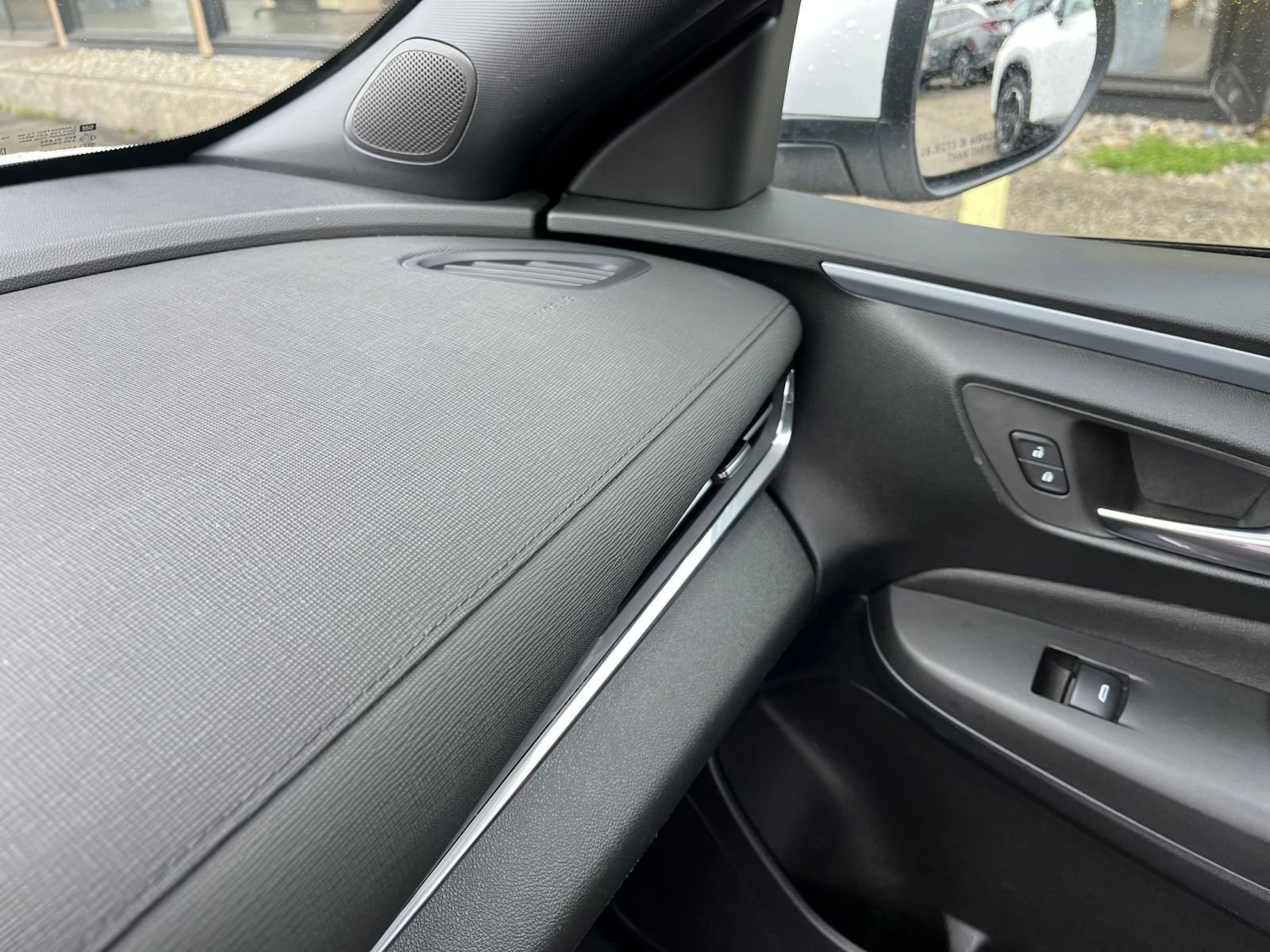 Used 2025 Buick Envista Preferred image 36