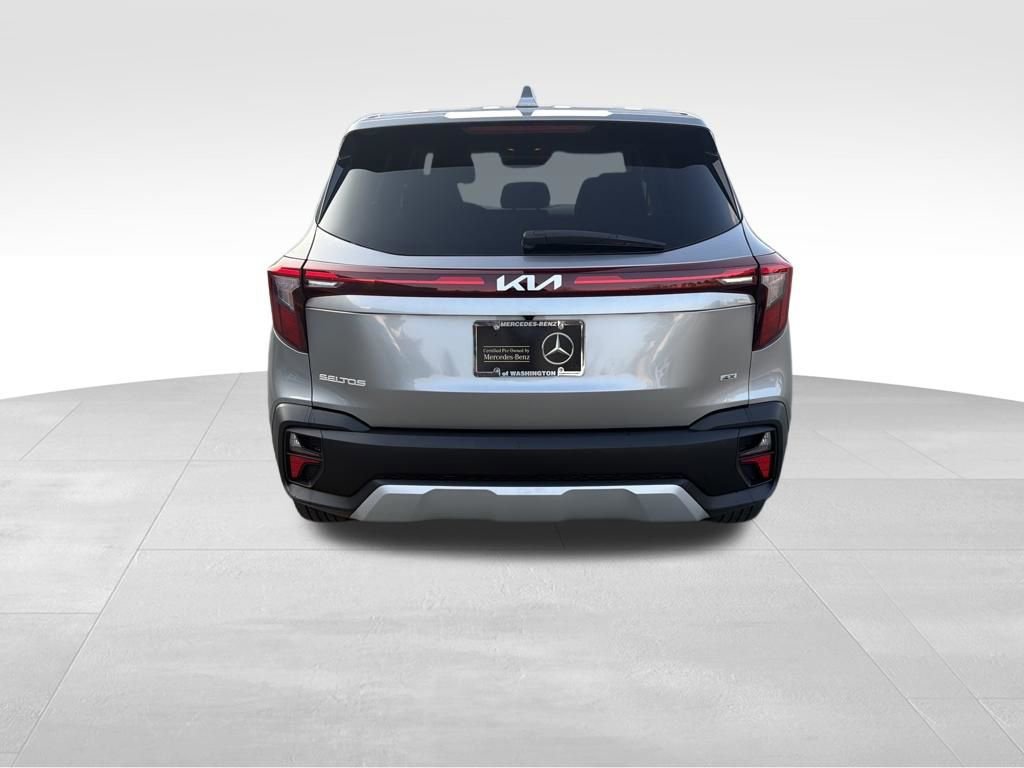 Used 2024 Kia Seltos LX image 4