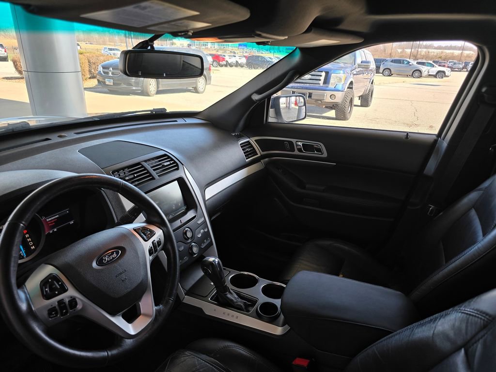 Used 2014 Ford Explorer XLT w/ Equipment Group 202A image 13