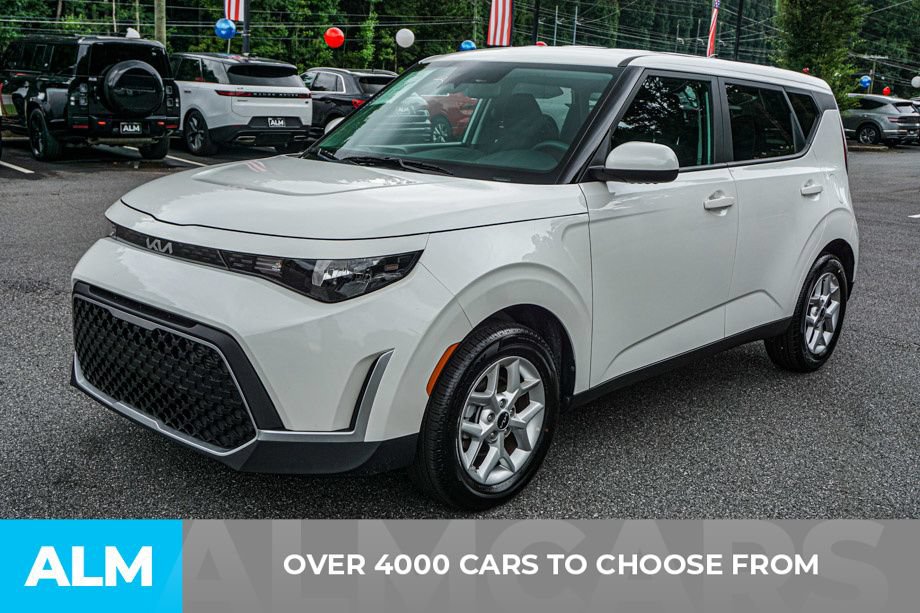 Used 2025 Kia Soul LX w/ LX Technology Package FWD image 2
