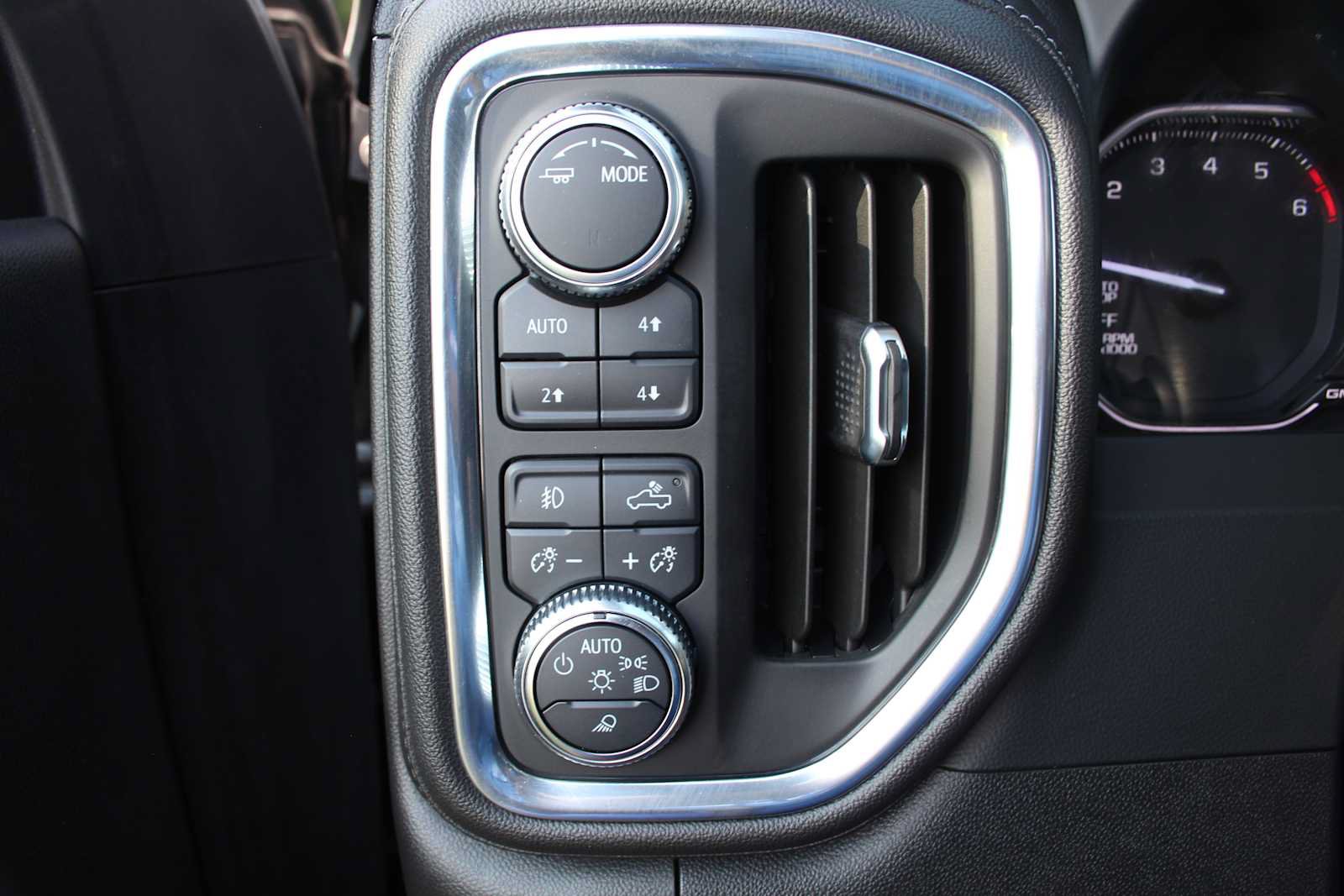 Used 2021 GMC Sierra 1500 SLT AWD/4WD image 32