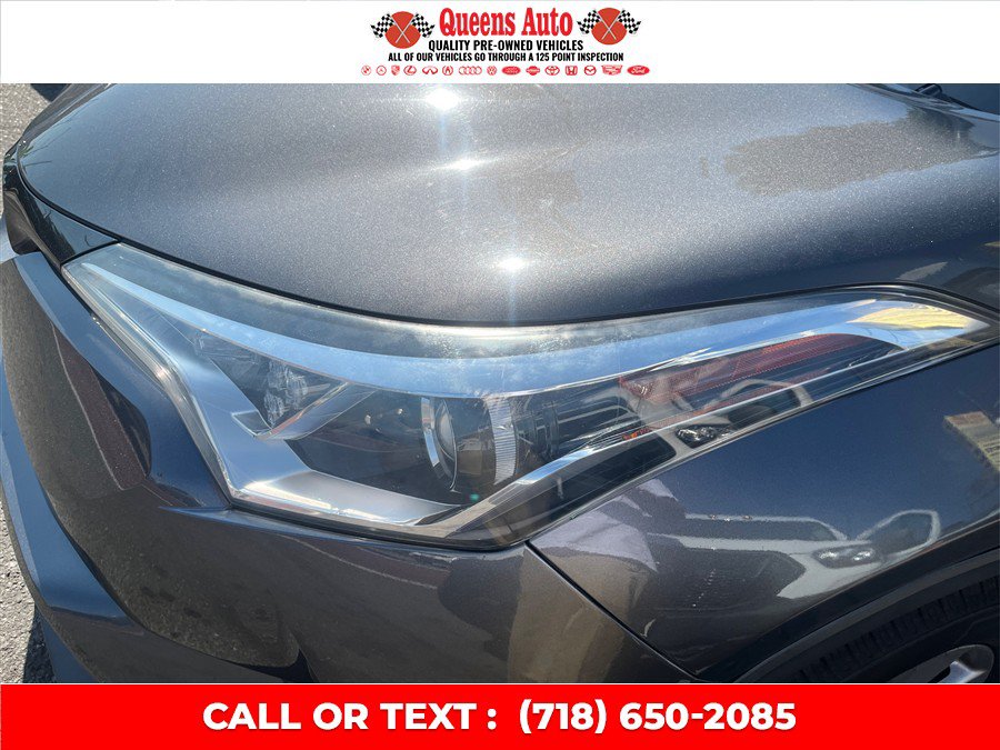 Used 2019 Toyota C-HR LE FWD image 31