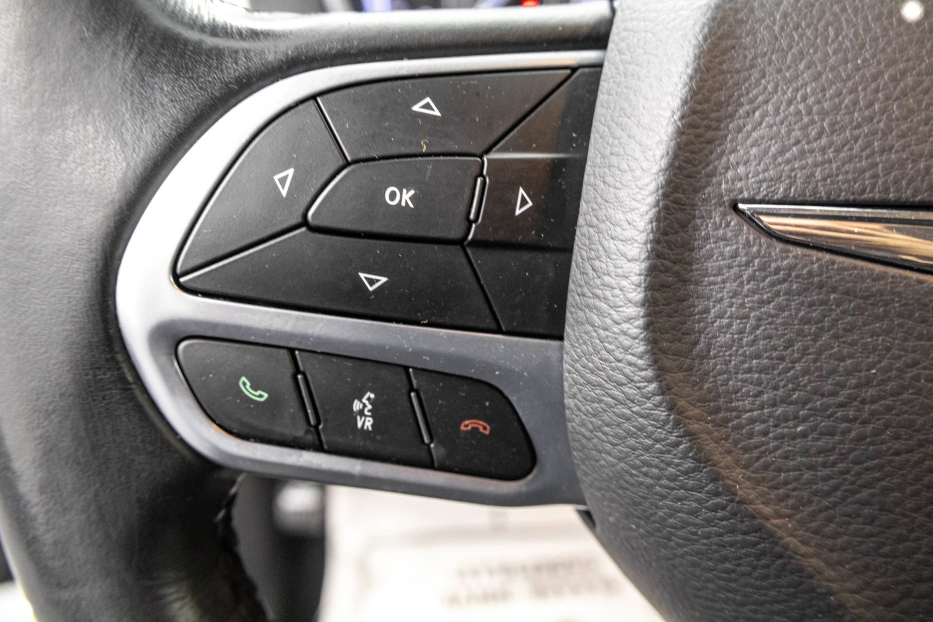 Used 2022 Chrysler 300 Touring w/ Sport Appearance Package image 19