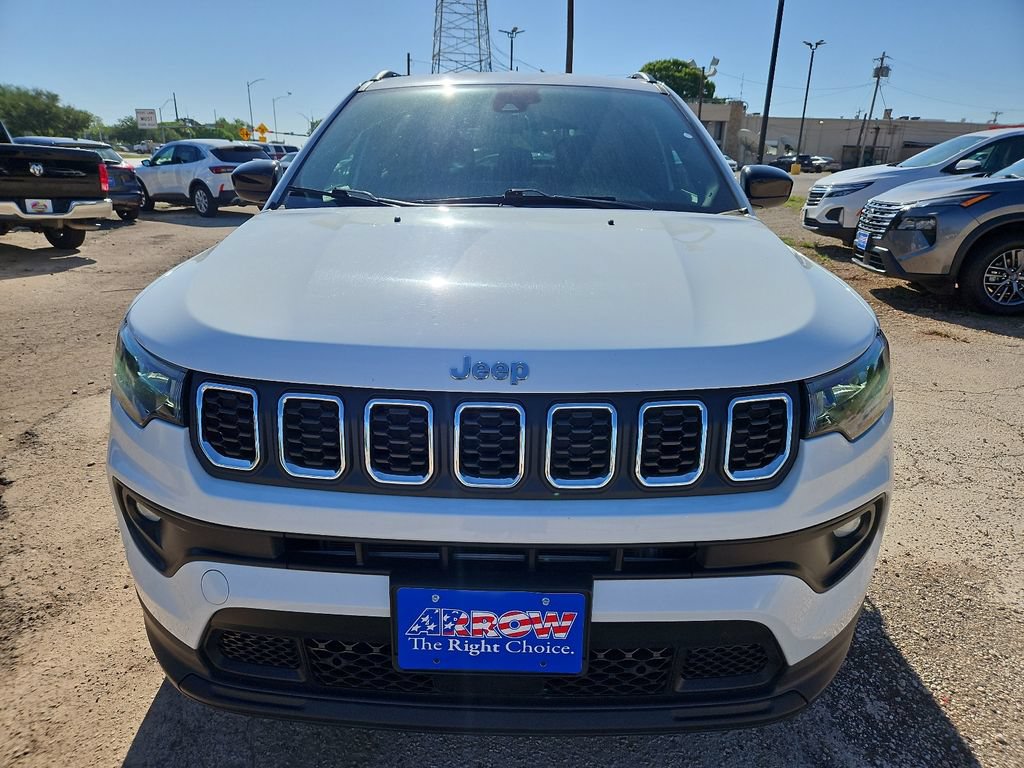 Used 2025 Jeep Compass Latitude AWD/4WD image 3