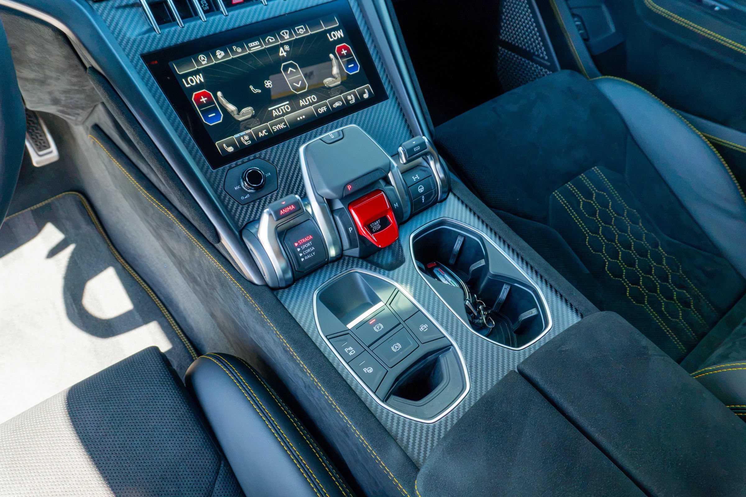 Used 2024 Lamborghini Urus Performante AWD/4WD image 17