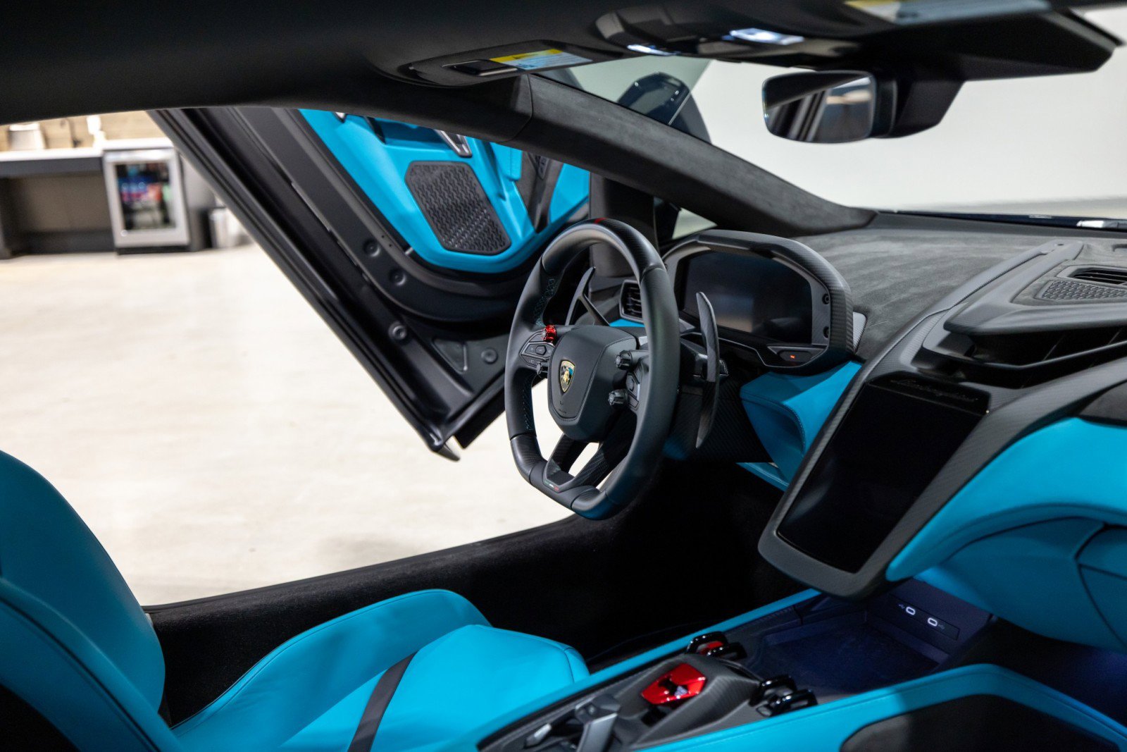 Used 2025 Lamborghini Revuelto image 41