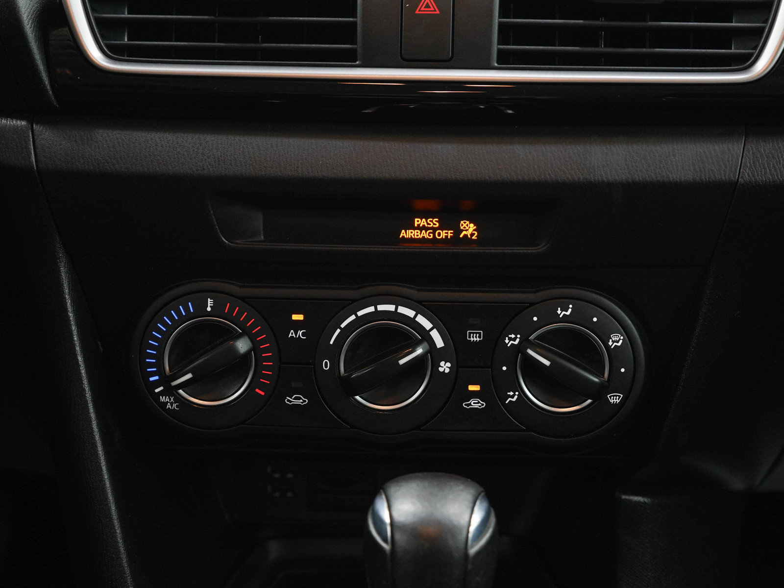 Used 2015 MAZDA MAZDA3 i Touring FWD image 17