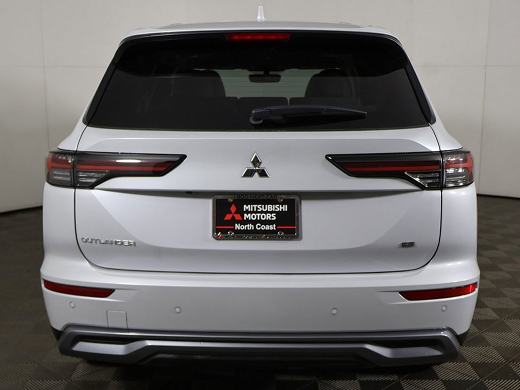 New 2025 Mitsubishi Outlander SE image 15